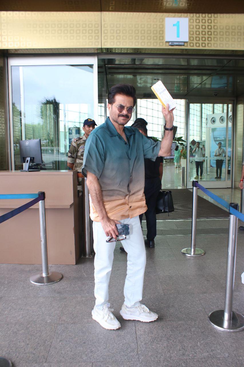 Anil Kapoor kept his look stylish at the airport